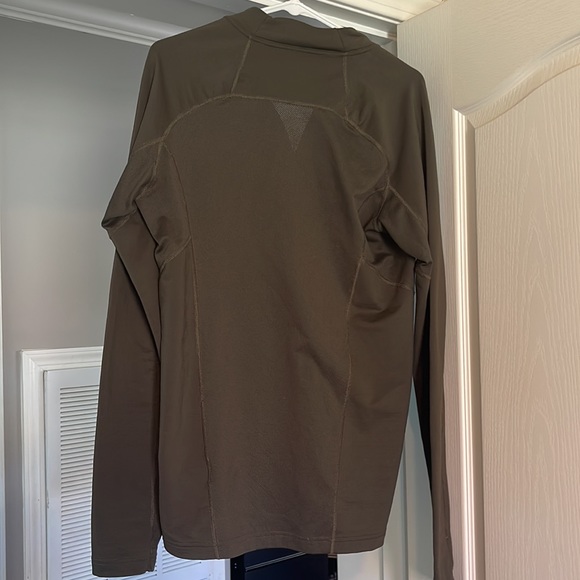 Nike pullover 🖤 - Picture 2 of 3